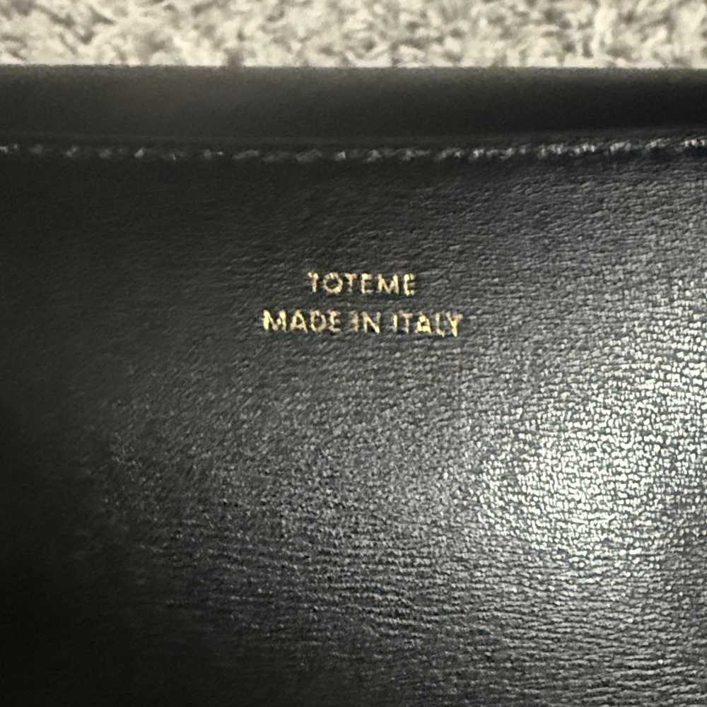 Toteme Elegant Black Shoulder Bag with Gold Detail - Picture 4 of 9